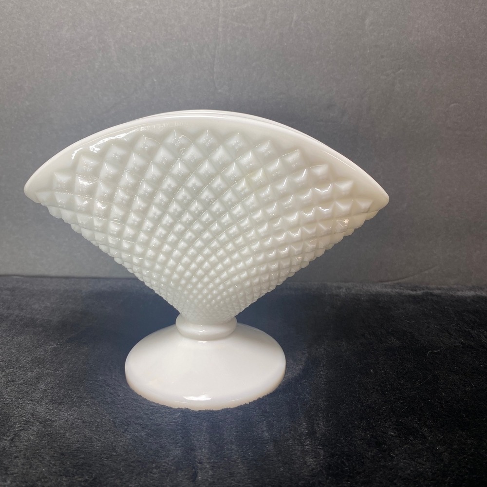 Vintage White Milk Glass Westmoreland English Hobnail‎ Fan Vase Diamond Point